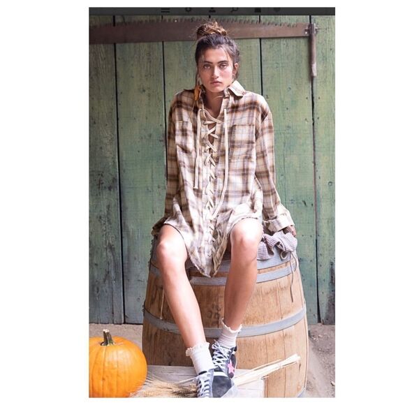 pol Plaid front lace-up strappy shirt with Side Slits - Picture 6 of 16
